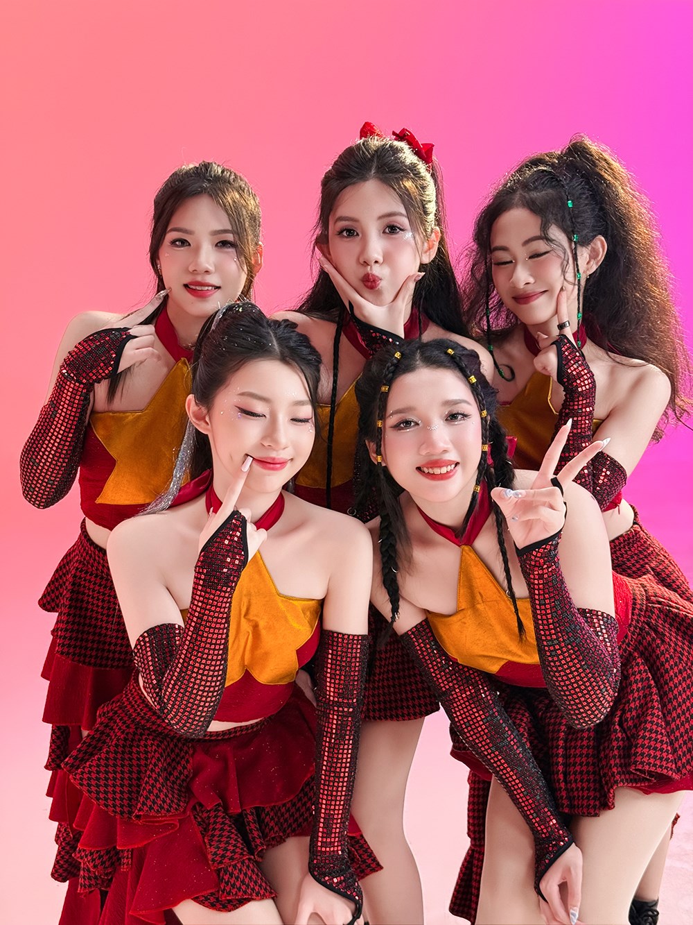 Ra mắt MV đầu tay 'Một Việt Nam mới tinh' của nhóm nhạc nữ V.STAR - ảnh 4