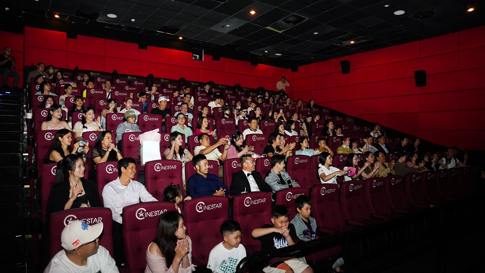 Ra mắt MV đầu tay 'Một Việt Nam mới tinh' của nhóm nhạc nữ V.STAR - ảnh 3