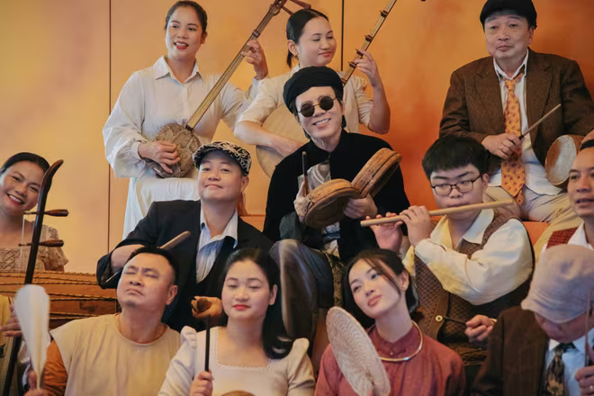 Bố Soobin và NSND Tự Long cùng tham gia làm khách mời trong MV mới Bố Soobin và NSND Tự Long cùng tham gia làm khách mời trong MV mới