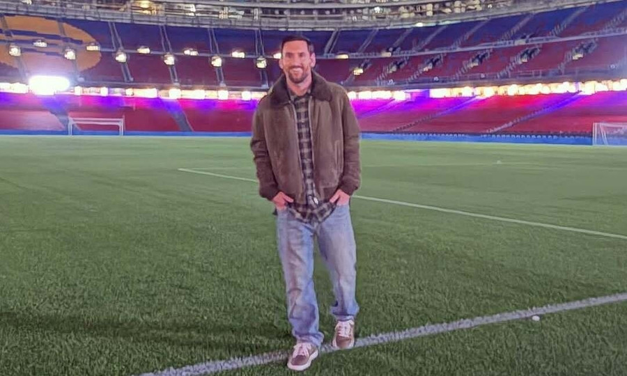 Hình ảnh Messi về lại Camp Nou được đăng trên trang cá nhân của chính anh hôm 10/11. messi.jpg