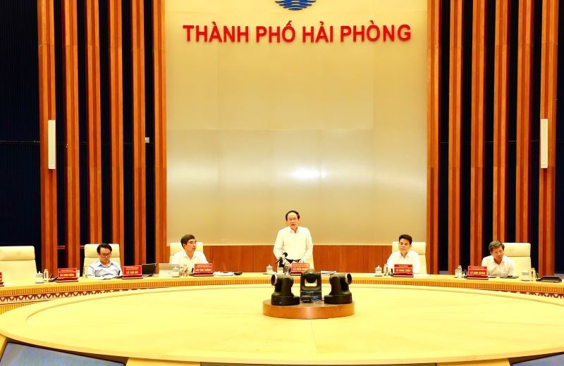 Ông Lê Tiến Châu, Bí thư Thành ủy, Trưởng Ban Chỉ đạo công tác giải phóng mặt bằng dự án chủ trì cuộc họp liên quan. duong-sat1.jpg