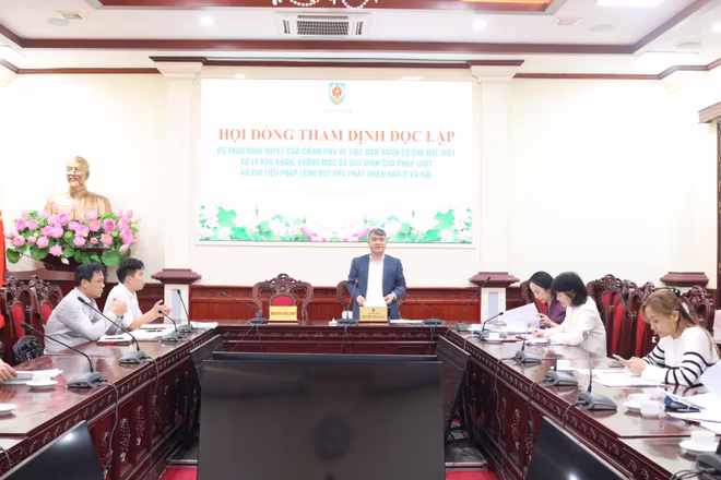 Quang cảnh phiên họp