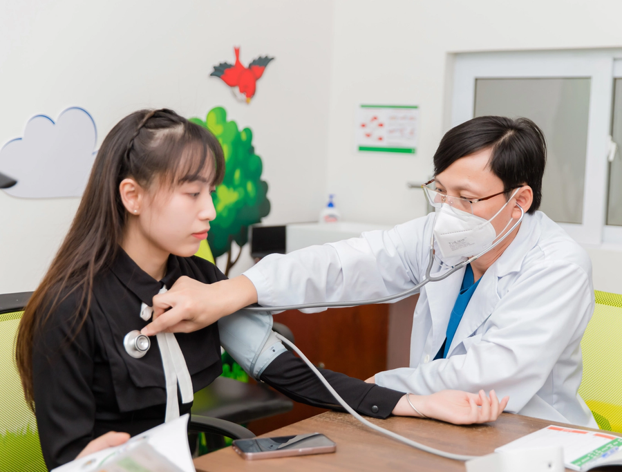 Các chuyên gia khuyến cáo, không nên đợi trẻ dậy thì mới tiêm phòng HPV. Ảnh: INT nguy-co-ung-thu-co-tu-cung-o-tre-1.png