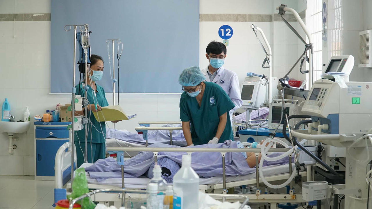 Ngành Y tế Việt Nam đang thiếu hụt nhân lực để đáp ứng nhu cầu chăm sóc sức khỏe ngày càng tăng. (Ảnh minh họa - Nguồn: LĐ)