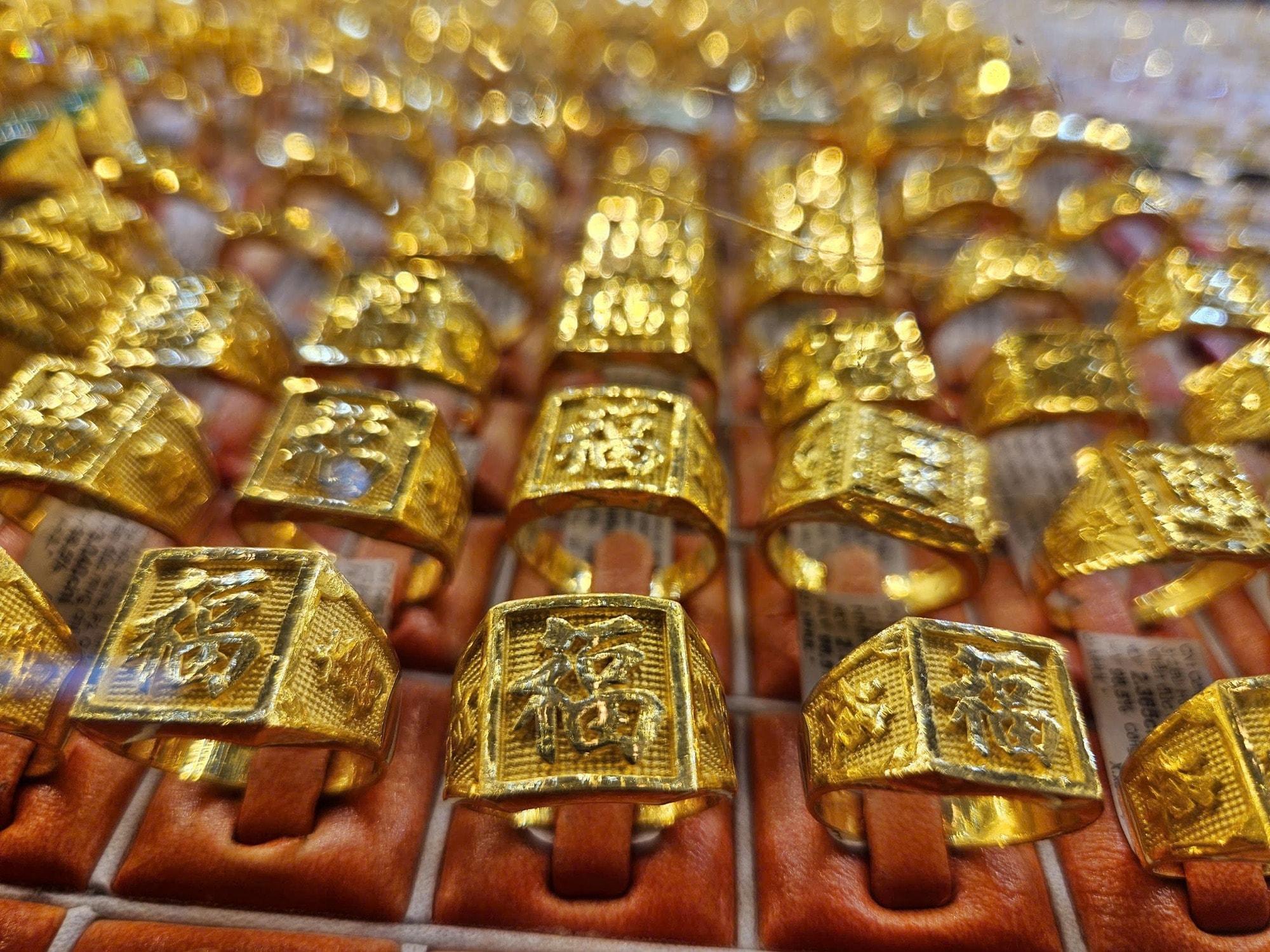 Giá vàng hôm nay 19 11 2025 Giá vàng SJC, giá vàng nhẫn, vàng thế giới