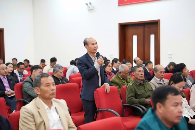 Đại biểu nhân dân tham gia góp ý tại hội nghị