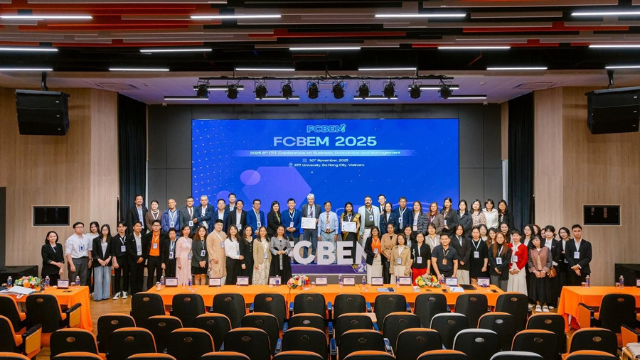 Các chuyên gia tham dự Hội thảo FCBEM 2025 tại Trường ĐH FPT phân hiệu Đà Nẵng.
