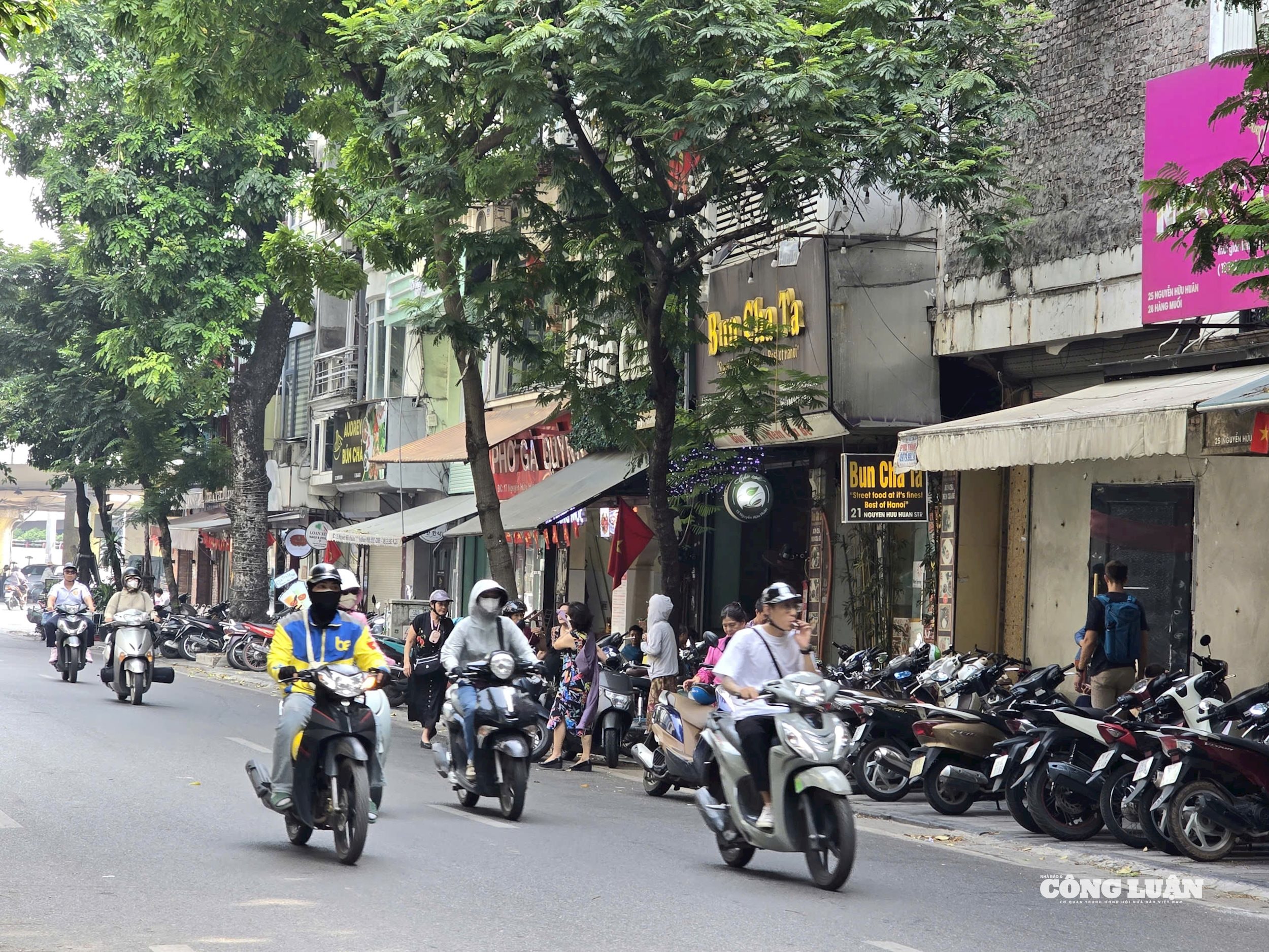 Thực tế nhu cầu gửi xe tại khu vực phố cổ, đặc biệt vào các ngày cuối tuần trong không gian đi bộ hồ Hoàn Kiếm, là rất lớn, dẫn đến tình trạng quá tải.