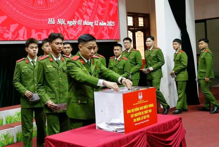 Học viện CSND đã tổ chức phát động ủng hộ đồng bào miền Trung - Tây nguyên bị thiệt hại do mưa lũ.