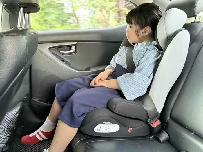 Từ 1/1/2026 khi chở trẻ em dưới 10 tuổi và chiều cao dưới 1,35m trên xe ô tô buộc phải có thiết bị an toàn phù hợp nhưng dự kiến sẽ miễn trừ với ô tô kinh doanh vận tải