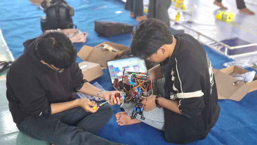 Hướng nghiệp chuyên sâu với những trải nghiệm thực tế sẽ giúp học sinh chọn đúng nghề nghiệp yêu thích, phù hợp. Ảnh: NTCC nhung-lop-hoc-cau-noi-huong-nghiep-1.jpg