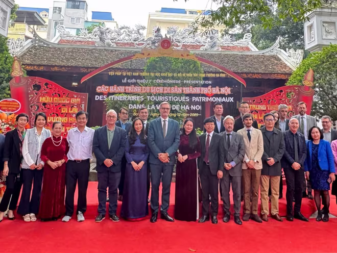 Các đại biểu tham dự buổi lễ.