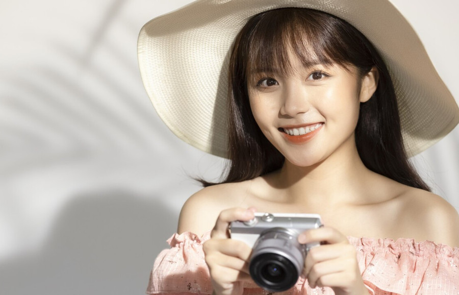 Phần lớn đàn ông không có khả năng từ chối những người phụ nữ dịu dàng. (Ảnh: ITN)