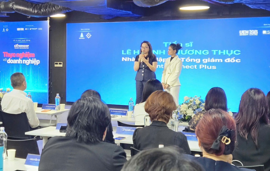 Các chuyên gia chia sẻ tại sự kiện. thuc-nghiem-doanh-nghep-4551.jpg