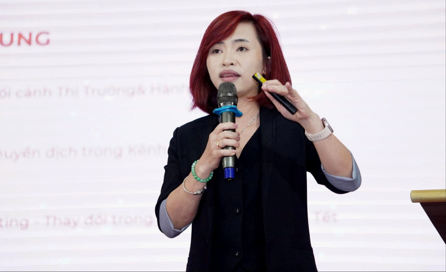 Bà Lê Thị Hải Yến, Giám đốc Trade Marketing ngành hàng chăm sóc nhà cửa của Unilever phát biểu tại hội thảo.