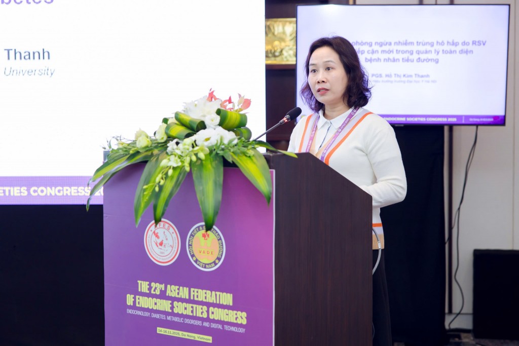 PGS.TS.BS. Hồ Thị Kim Thanh, Phó hiệu trưởng trường Đại học Y Hà Nội phát biểu tại hội nghị