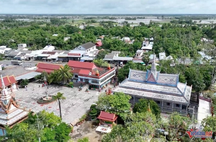 Toàn cảnh chùa Sro Lôn tại Cần Thơ với kiến trúc Khmer đặc trưng