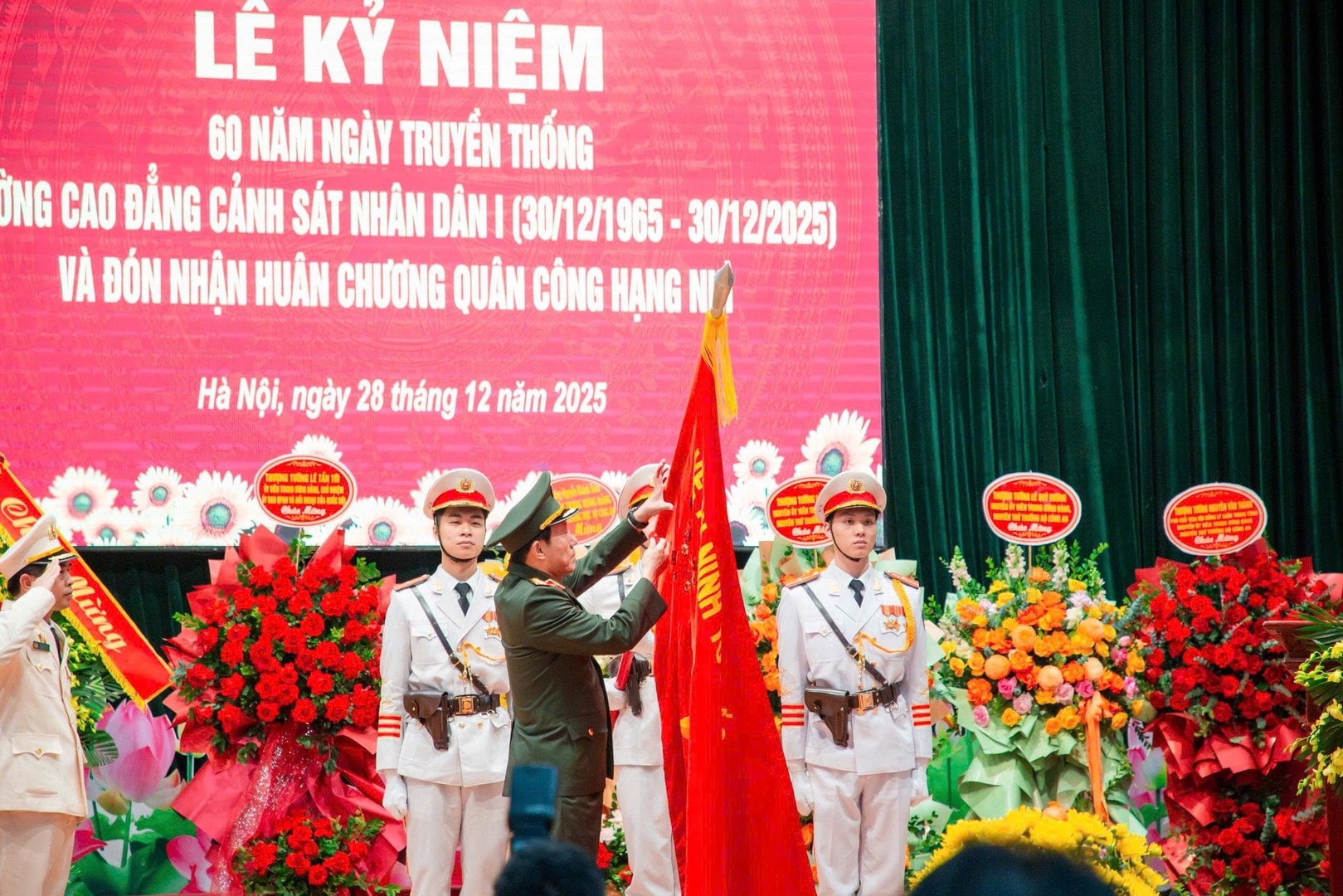 Các thế hệ cán bộ, học viên Trường Cao đẳng CSND I tại Lễ kỷ niệm