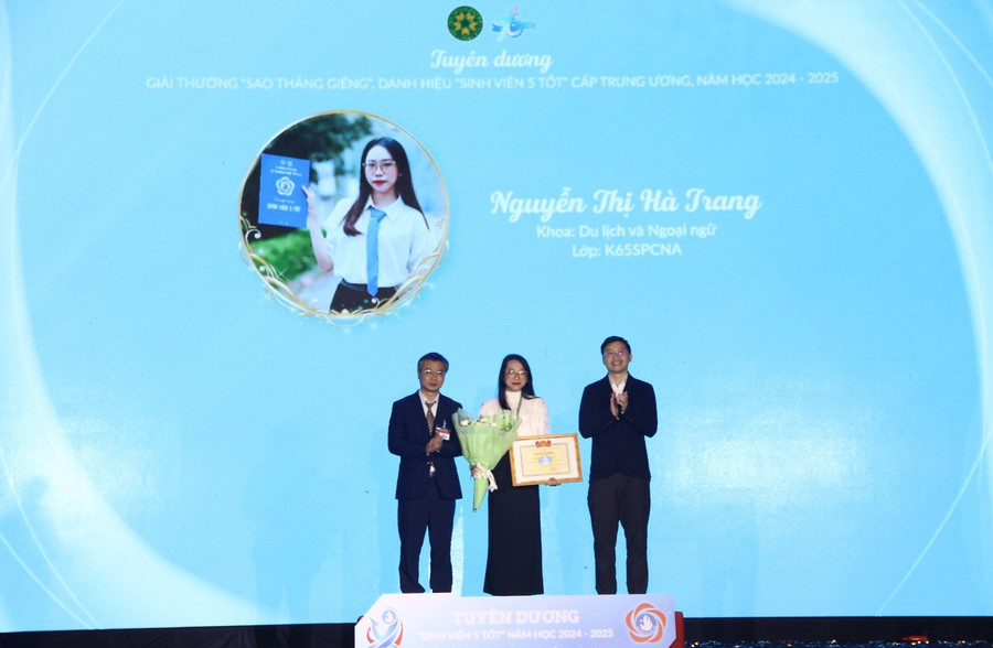 Tuyên dương sinh viên đạt danh hiệu "Sao tháng Giêng", "Sinh viên 5 tốt" cấp Trung ương năm học 2024 - 2025. img-5945.jpg