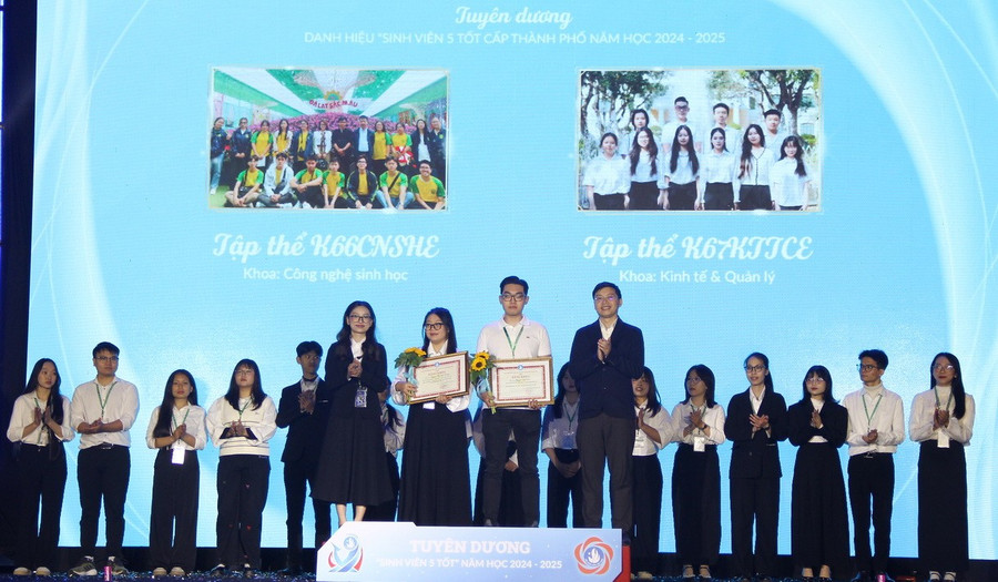 Tuyên dương "Sinh viên 5 tốt" cấp thành phố. img-5948.jpg