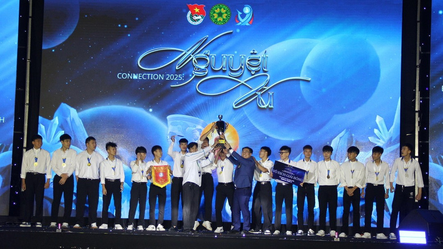 Khen thưởng các tập thể, cá nhân có thành tích nổi bật trong hoạt động Đoàn, Hội img-5953.jpg