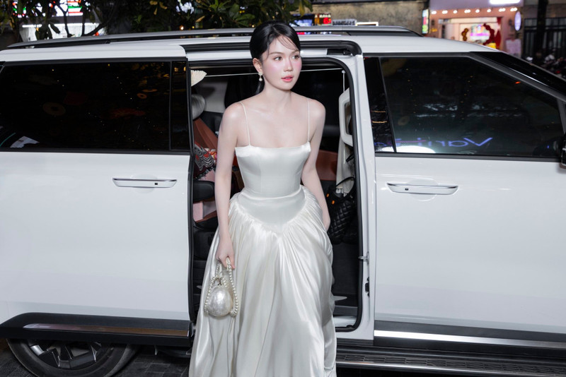 ngoc-trinh-10.jpg