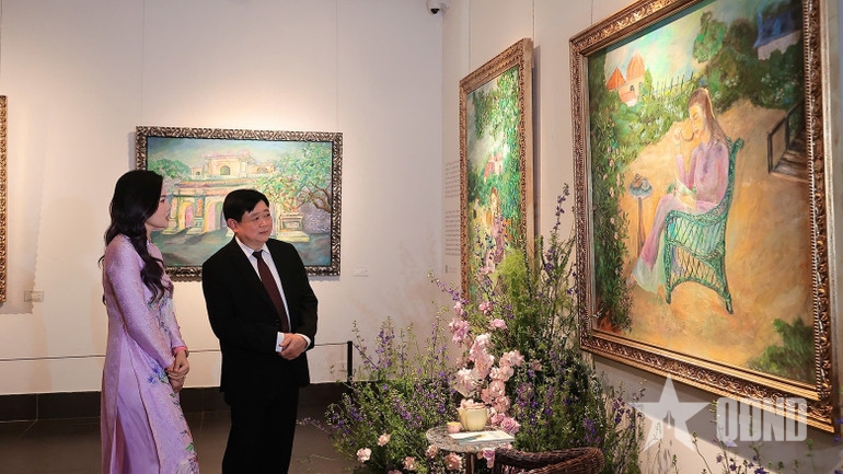 Giấc mơ di sản trong “Mộng giữa chiều hoa” của họa sĩ Lê Trang