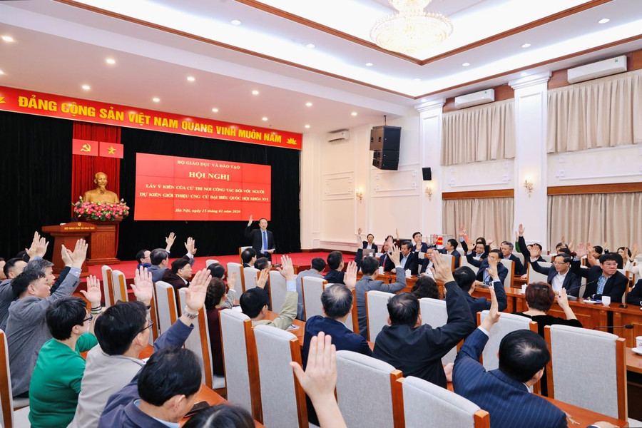 Đại biểu nhất trí giới thiệu đồng chí Nguyễn Kim Sơn ứng cử đại biểu Quốc hội khóa XVI.