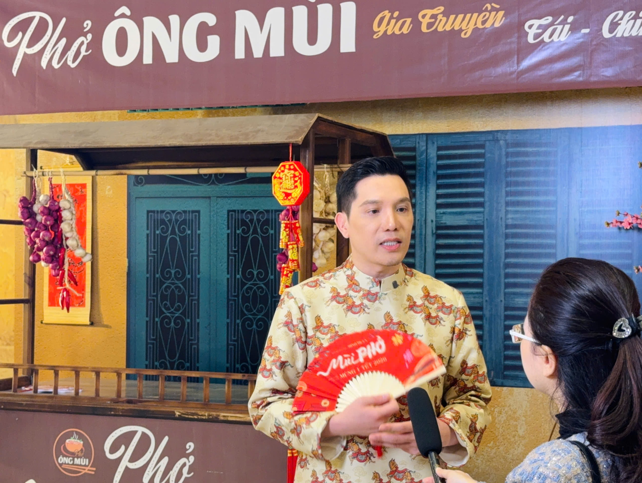 Đạo diễn Minh Beta chia sẻ trước giới truyền thông tại sự kiện.