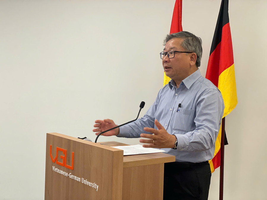 TS Hà Thúc Viên, Phó Hiệu trưởng Trường Đại học Việt Đức phát biểu tại buổi lễ. Ảnh: Hà An. dfd34e70283fa661ff2e.jpg