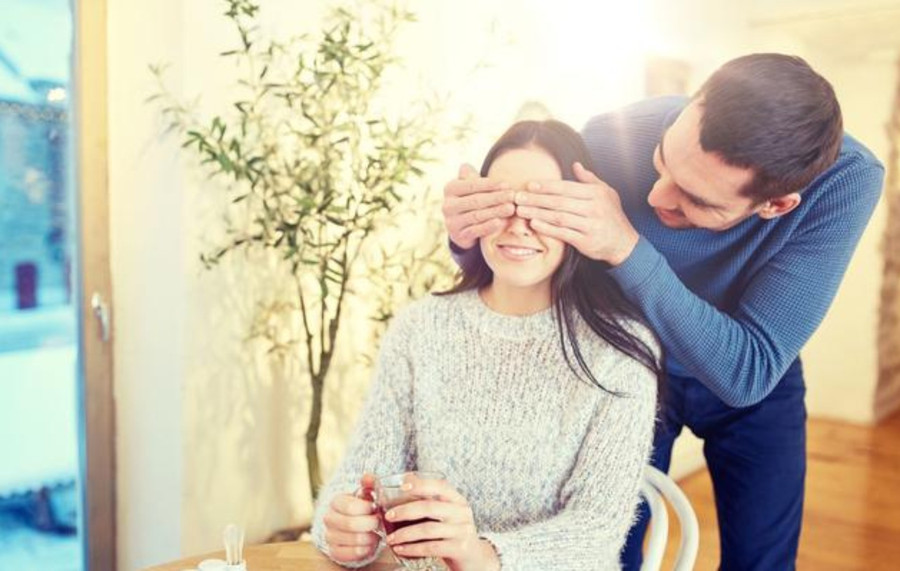 Hãy nói lời yêu bằng cả trái tim, tình yêu cần được vun đắp, duy trì và nhắc lại, đừng để những ngày bình thường làm phai nhạt đam mê của hai người. (Ảnh: ITN). 2-hay-noi-loi-yeu.jpg