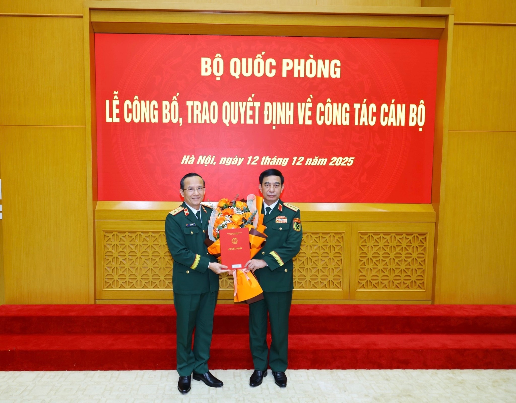 Giám đốc Bệnh viện được trao quân hàm Trung tướng