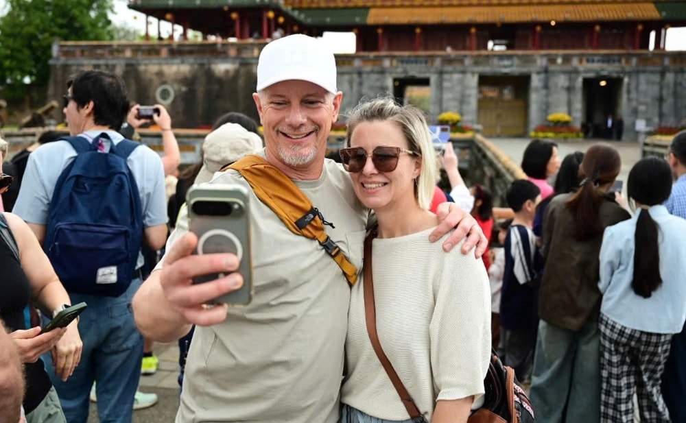 Đông đảo du khách tham quan Đại Nội Huế trong ngày đầu năm mới. Ảnh: ĐĐK