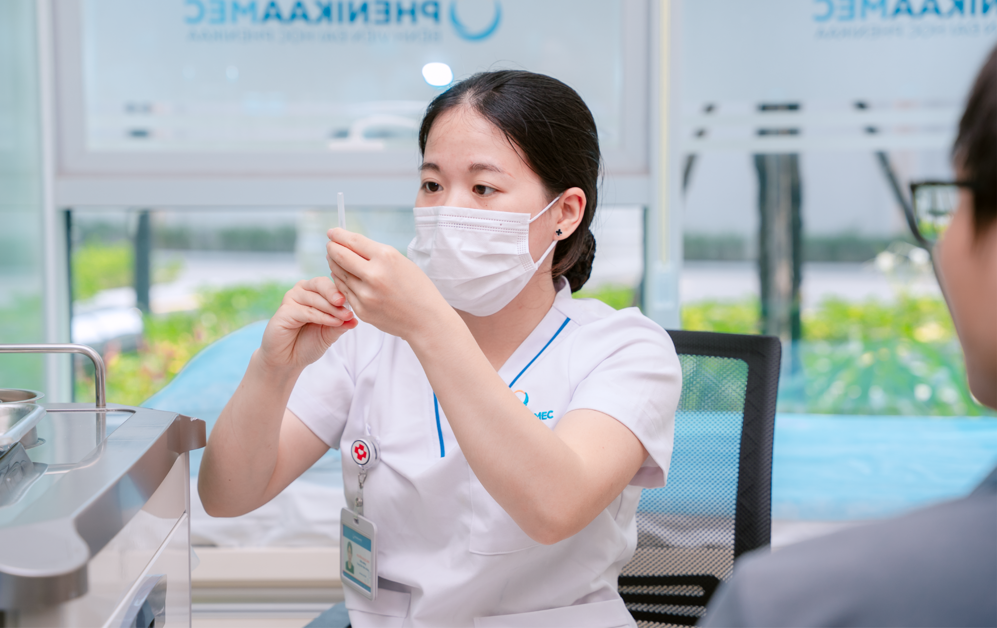 Công tác tiêm chủng được xác định là “lá chắn” quan trọng phòng, chống dịch bệnh. Ảnh: NB&