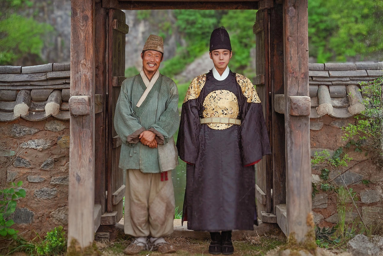 Bộ phim “Dưới bóng điện hạ” sẽ ra rạp Việt vào tháng 4. Ảnh: CJ