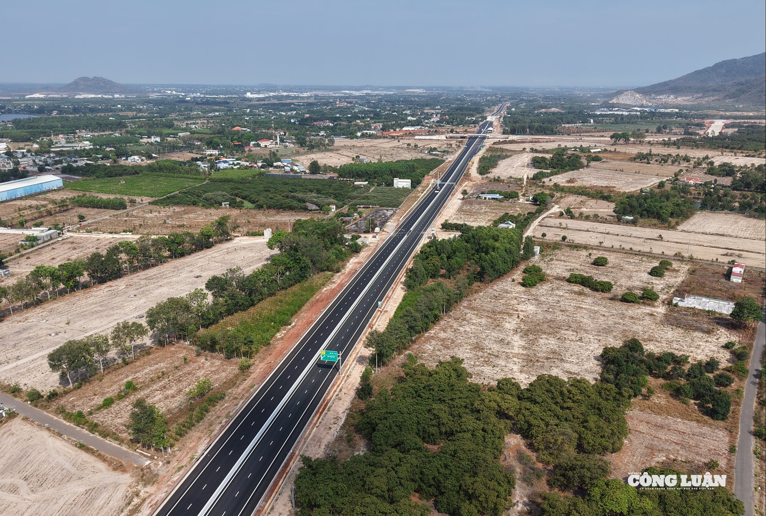Cao tốc Biên Hòa - Vũng Tàu sau khi hoàn thành, đưa vào khai thác sẽ góp phần kết nối với sân bay Long Thành, giải quyết tình trạng quá tải giao thông trầm trọng trên Quốc lộ 51 và thúc đẩy phát triển kinh tếxã hội vùng Đông Nam Bộ.