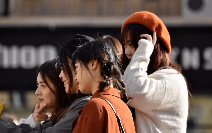 Không ít người cho rằng, trẻ cần được trải nghiệm sai lầm trong môi trường an toàn để học cách đứng dậy và điều chỉnh hành vi. Ảnh: Pixnio.