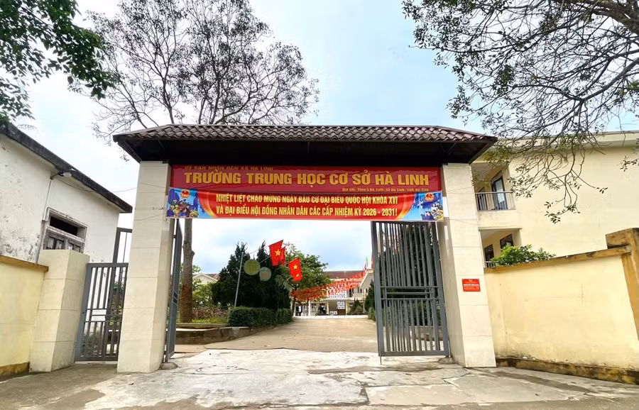 Trường THCS Hà Linh hiện có 4 giáo viên đã hết hạn hoàn thành nghĩa vụ biệt phái, nhưng chưa được điều chuyển đến đơn vị cũ hoặc khu vực thuận lợi. giao-vien-biet-phai-tai-vung-kho-ha-tinh-2.jpg