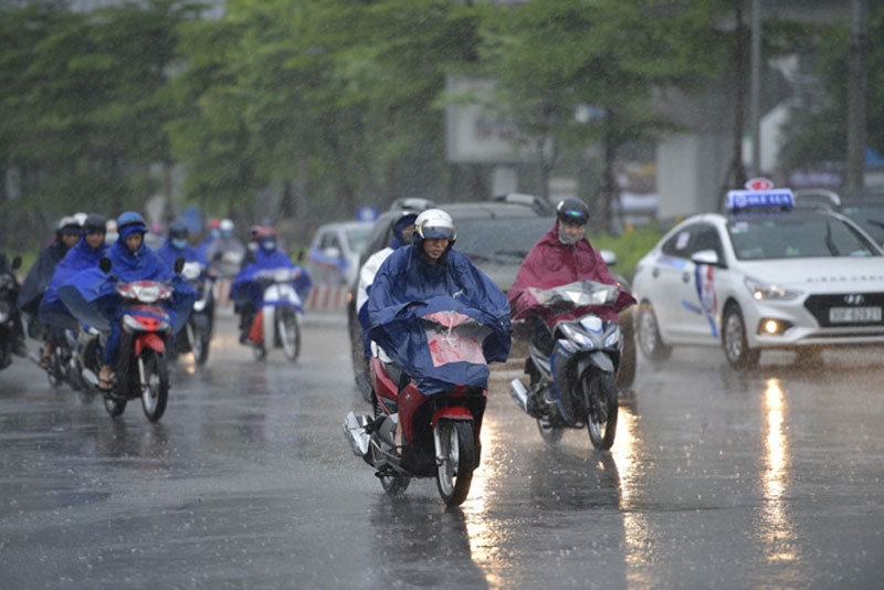 Thời tiết hôm nay (4-5): Phía Tây và Đông Bắc Bộ có mưa
