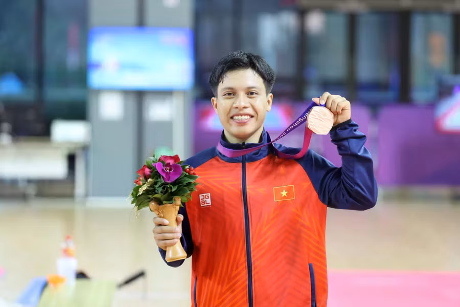 Trần Hồ Duy giành Huy chương Đồng nội dung quyền cá nhân nam ASIAD 19 năm 2023. Ảnh: INT. taekwondo-viet-nam-va-hanh-trinh-khoi-phuc-vi-the-bai-1-2.jpg