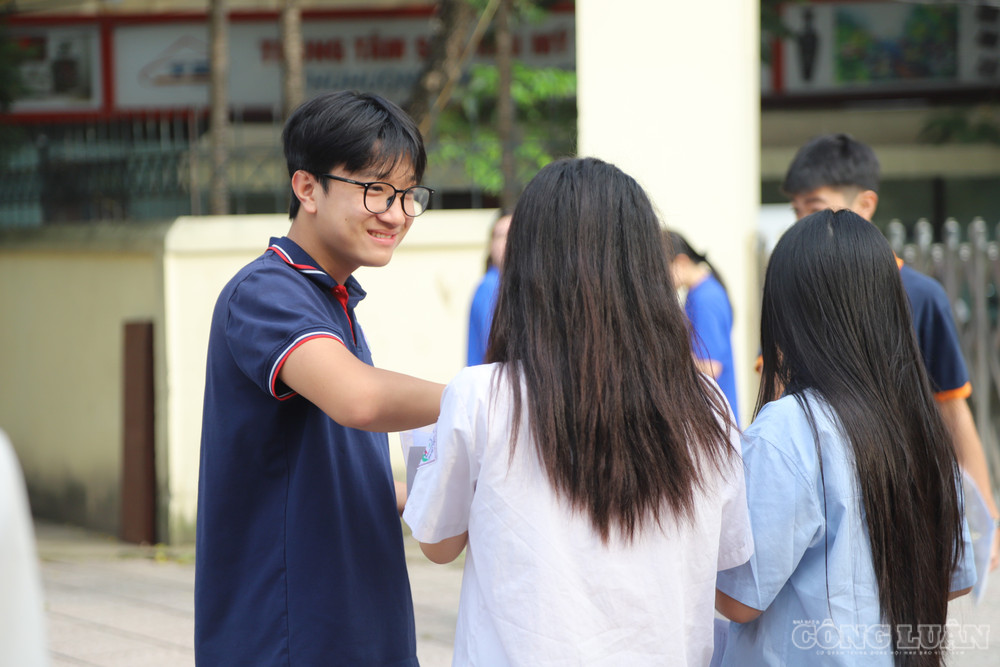 Sĩ tử Hà Nội tự tin bước vào môn Toán. clo_br_img-2521.jpg