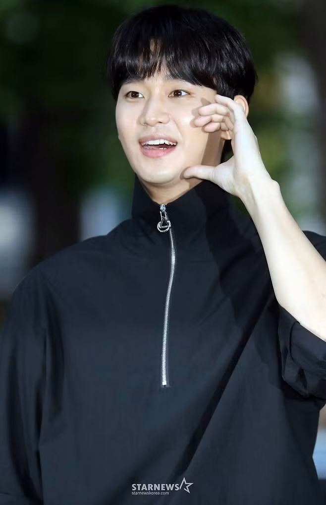 Kim Soo Hyun vướng phải bê bối đời tư. kim-soo-hyun-2.jpg