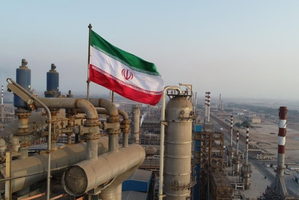 Nhu cầu yếu từ các nhà máy lọc dầu tư nhân Trung Quốc khiến dầu thô của Iran phải chuyển sang bán với mức chiết khấu so với dầu Brent. Ảnh: Tehran Times. 4524234.jpg