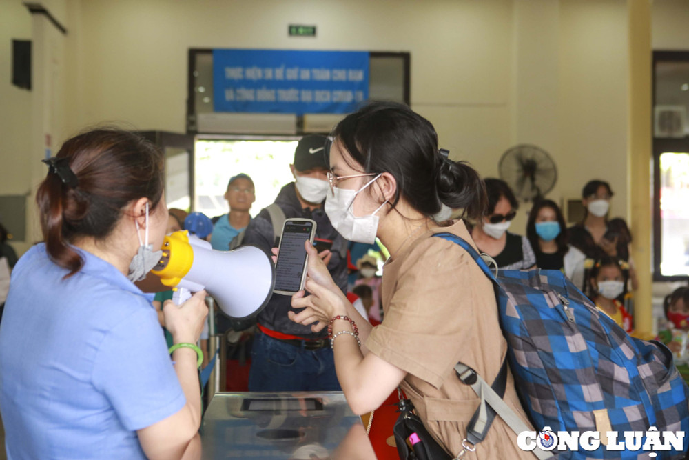 Ngành đường sắt sẽ áp dụng ưu đãi giảm giá vé tàu cho thí sinh tham dự kỳ thi tốt nghiệp THPT và nhập học năm 2026. congluan-cdn.congluan.vn-files-content-2022-08-31-_hanh-khach-un-un-do-ve-ga-ha-noi-bat-dau-ky-nghi-le-29-keo-dai-4-ngay-143157114.jpg