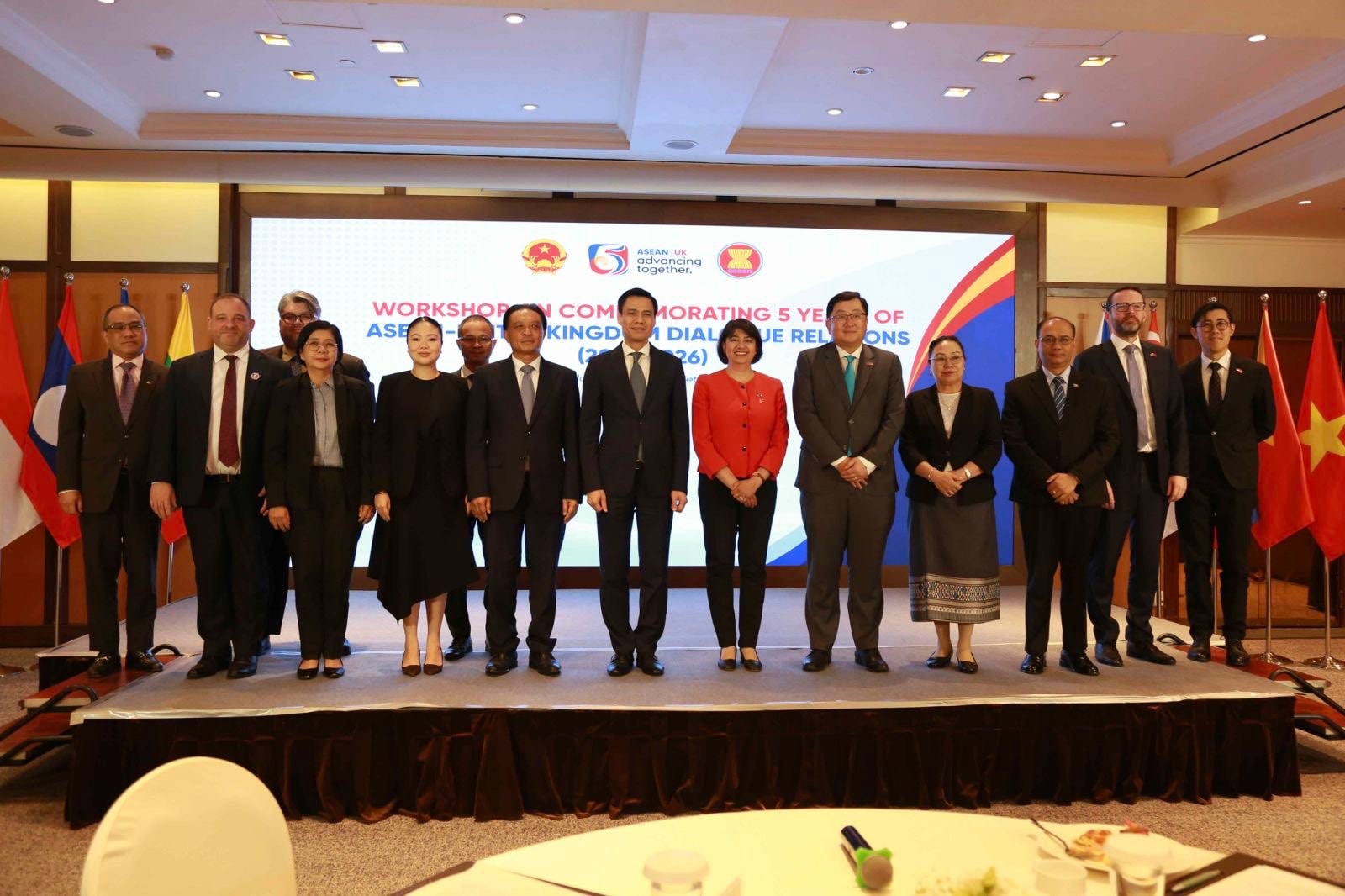 dai-bieu-tham-du-hoi-thao-asean-anh.jpg