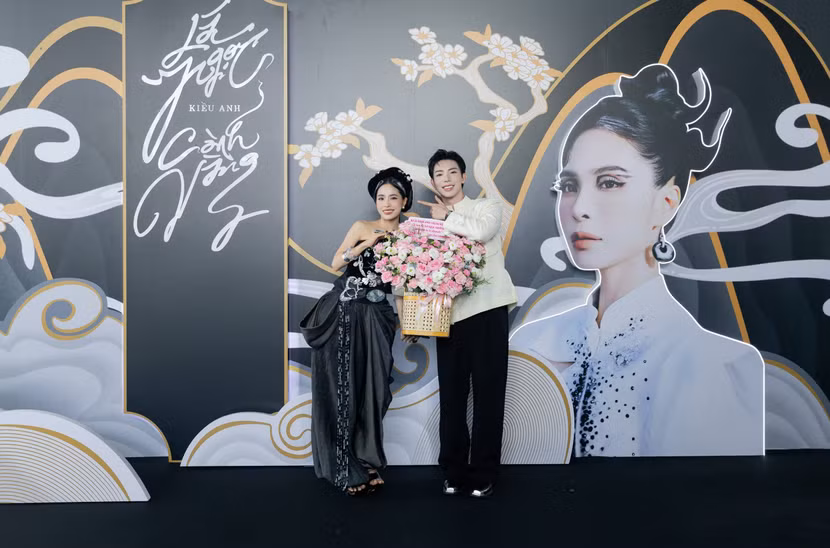 "Anh trai" Erik đến chúc mừng đồng nghiệp r6m21615.jpg