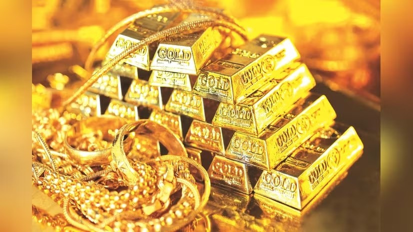 Giá vàng duy trì trên ngưỡng 4.300 USD/ounce trong khi giá bạc tiếp tục dao động sát mốc 70 USD/ounce trước quyết định chính sách của Fed. Ảnh: Business Standard. 1712942528-7989.jpg