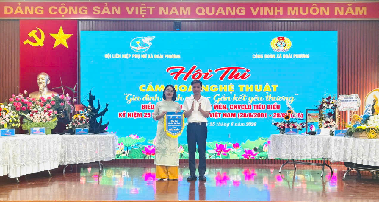 nhat.jpg