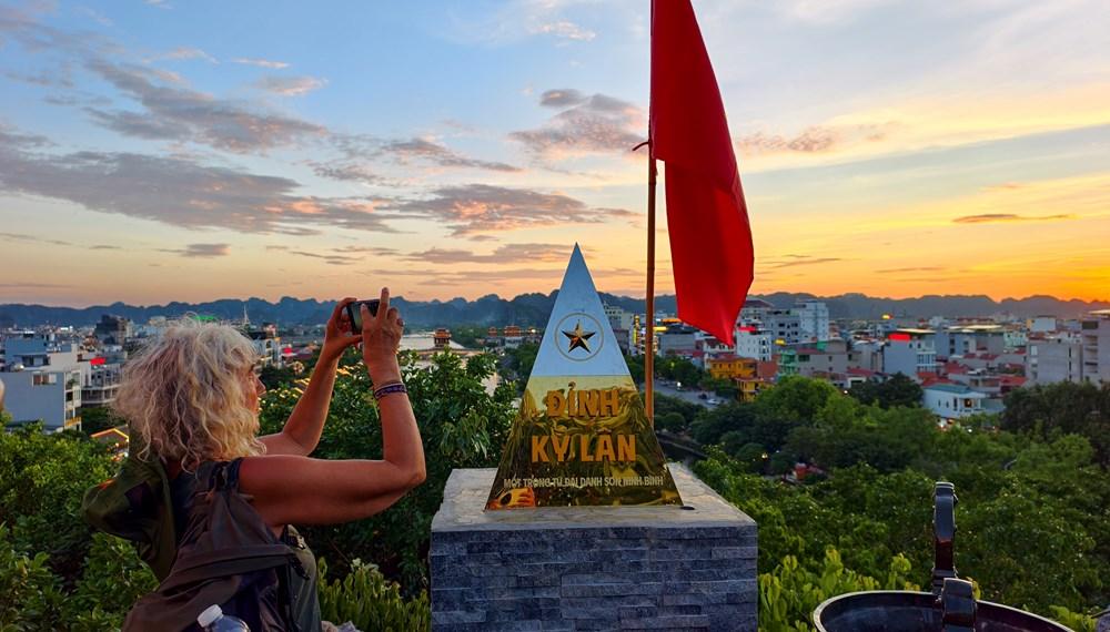 Ninh Bình: Điểm check-in siêu “hot” ngắm toàn cảnh Phố cổ Hoa Lư - ảnh 4