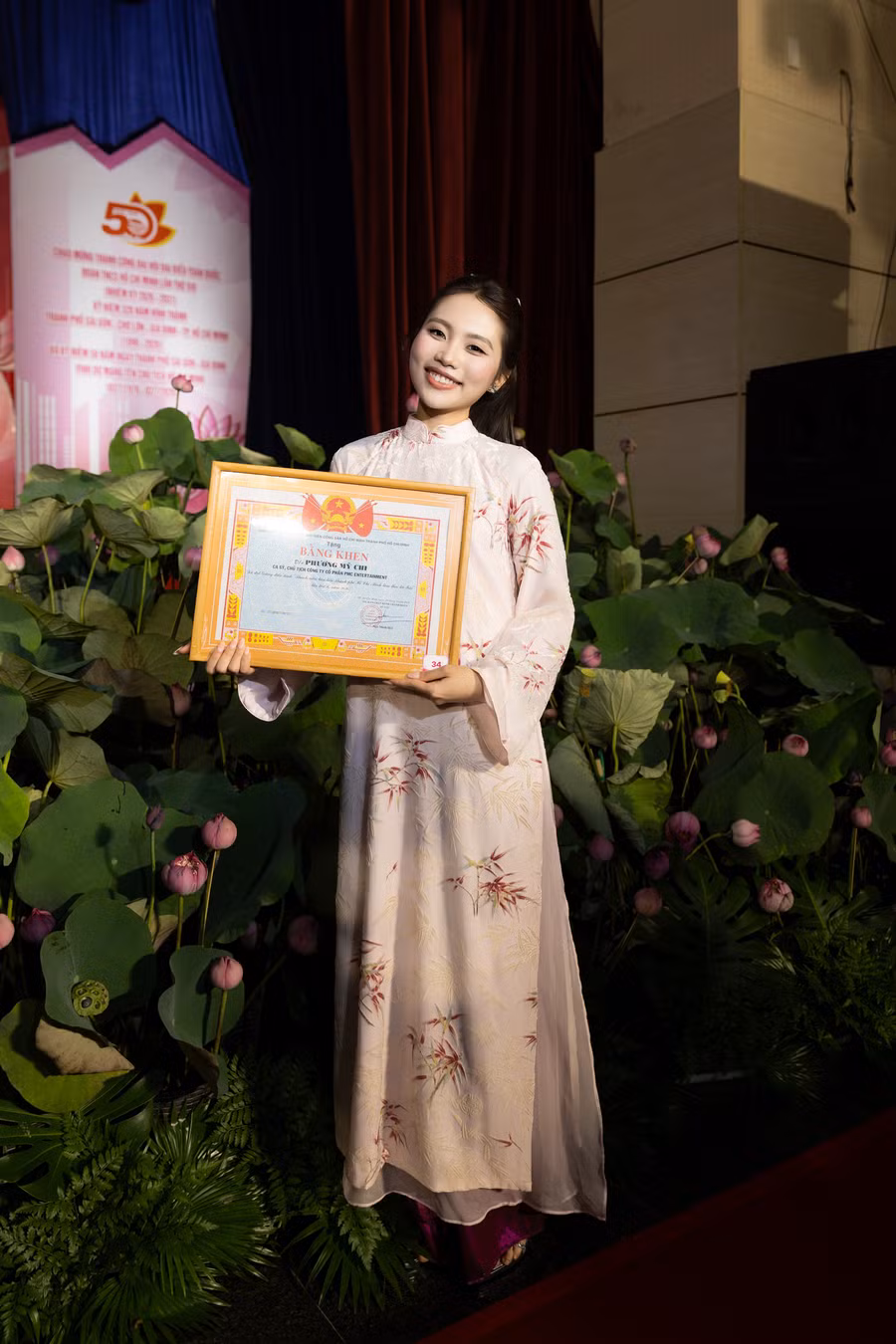 Phương Mỹ Chi tích cực lan tỏa giá trị văn hóa. chup-rieng-pmc-va-giai-thuong.jpg